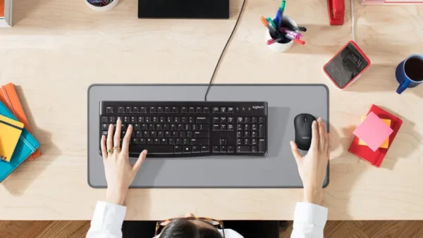 Logitech K120 - Wired / USB 2.0 / Arb/Eng / Black - Keyboard